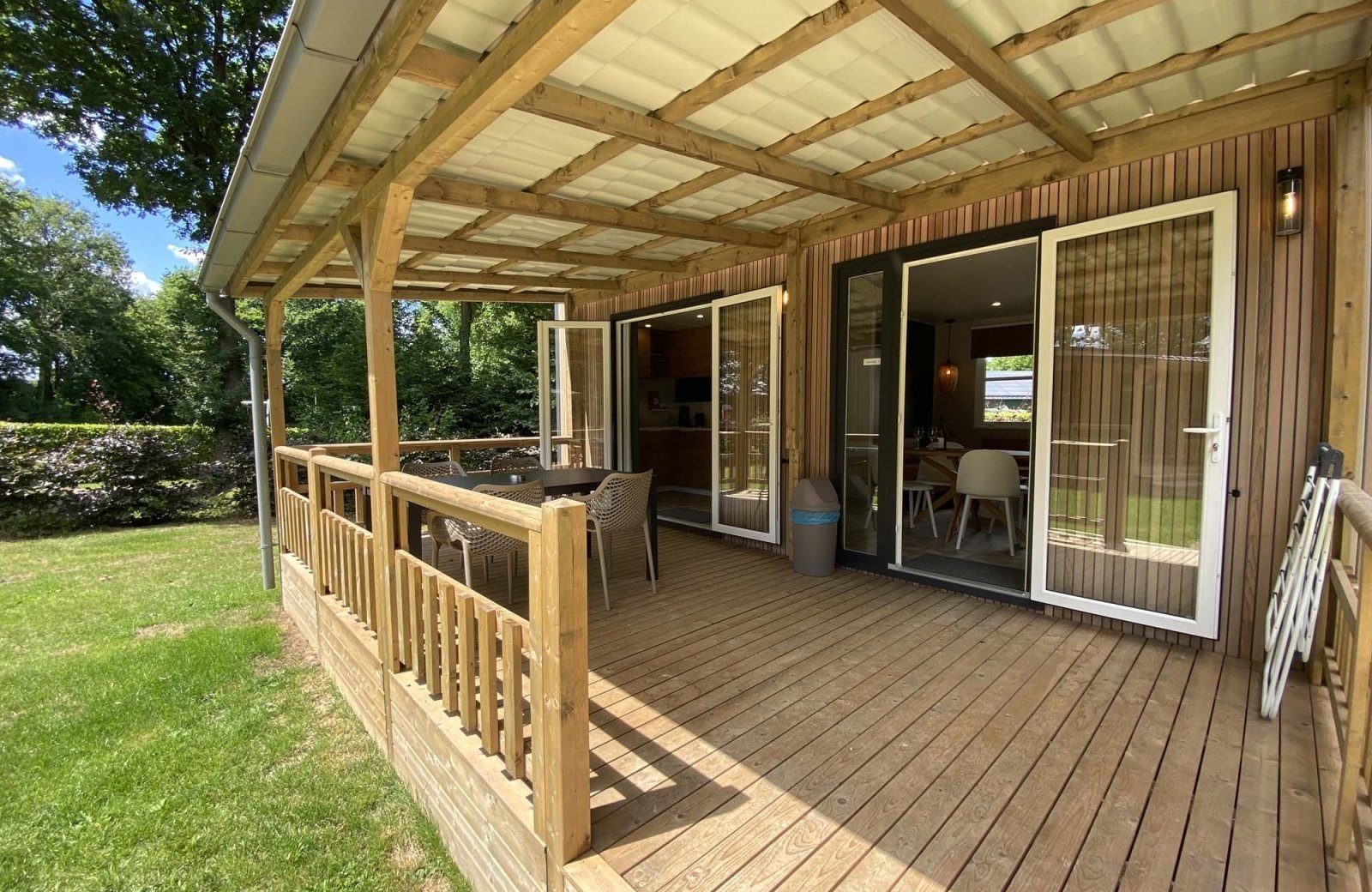 3 forest lodges with veranda on a car-free field